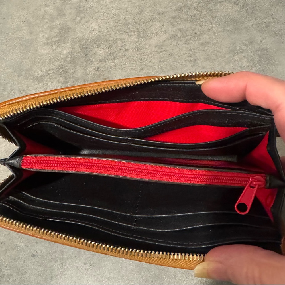 Dooney & Bourke 3/4 Zip Accordian Wallet in Black w/Tan Leather Trim! GUC!! - Picture 12 of 13